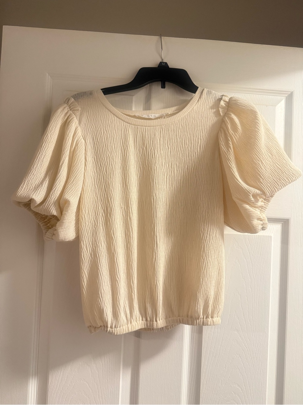 Astr the label cream textured puff sleeve bubble hem size M - Picture 2 of 6